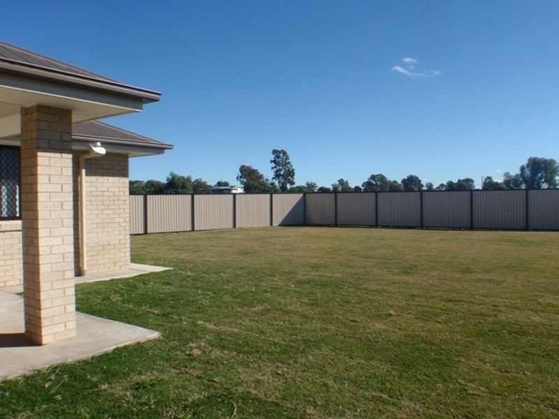 17 Edna Street, Roma QLD 4455