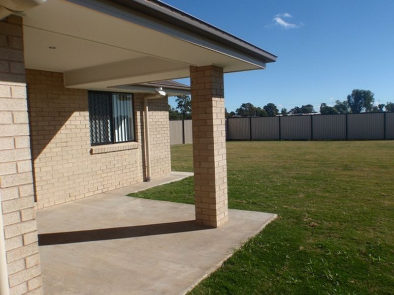 17 Edna Street, Roma QLD 4455