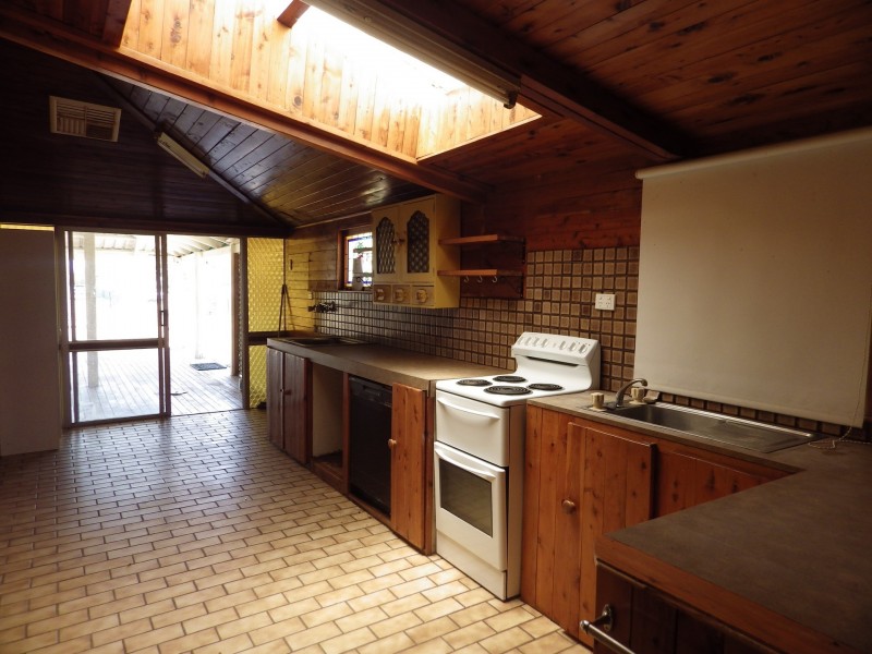 14 Bass Street, Yuleba QLD 4427