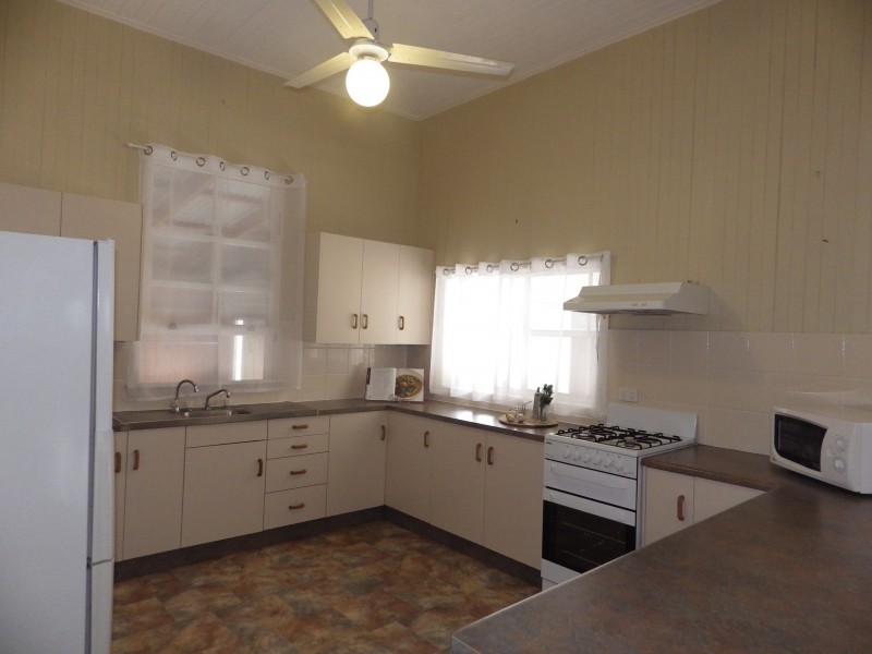 31 William Street, Roma QLD 4455