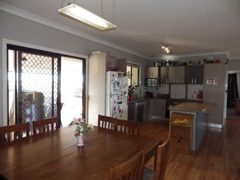 15 Russell Street, Wallumbilla QLD 4428