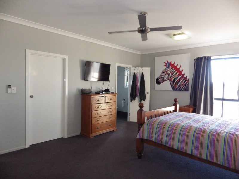 15 Russell Street, Wallumbilla QLD 4428