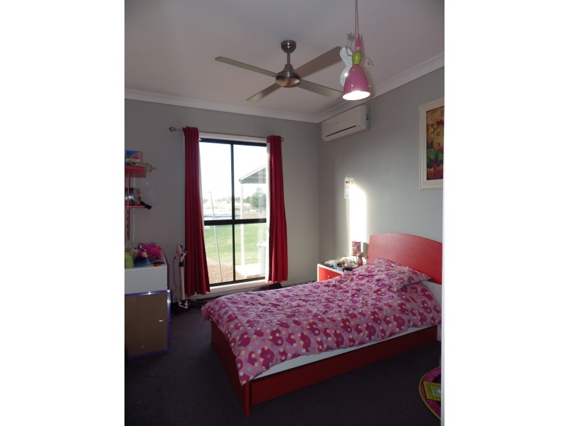 15 Russell Street, Wallumbilla QLD 4428