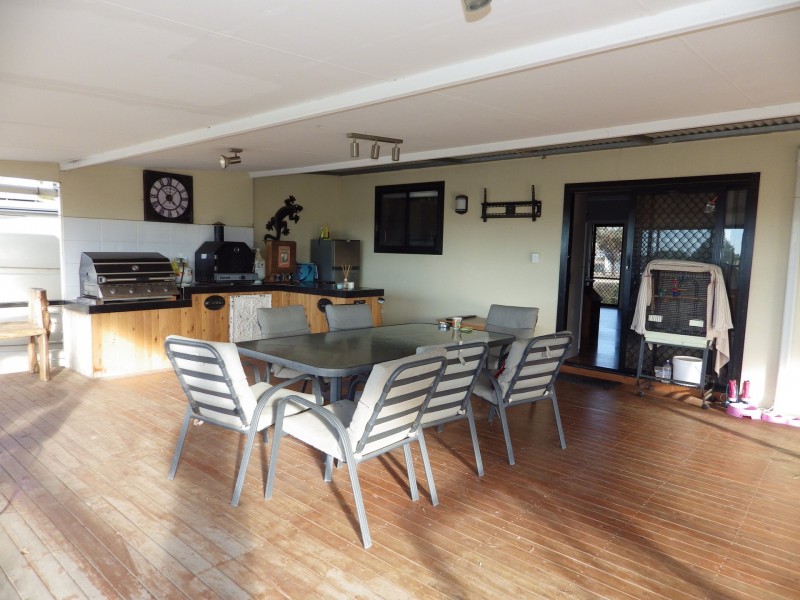 15 Russell Street, Wallumbilla QLD 4428