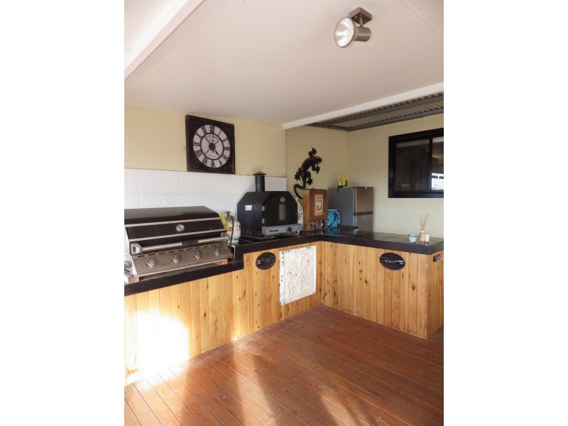 15 Russell Street, Wallumbilla QLD 4428