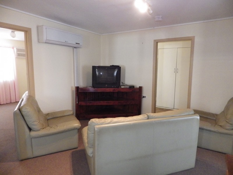 38 Ronald Street, Injune QLD 4454