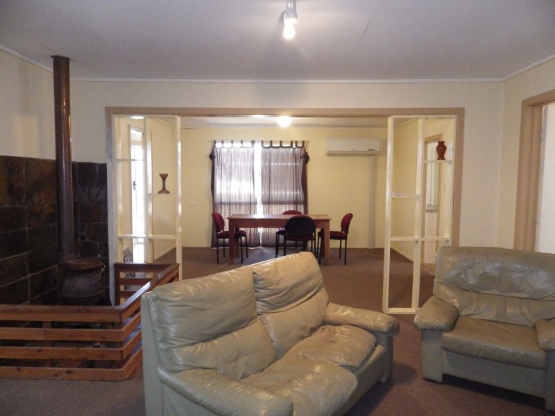 38 Ronald Street, Injune QLD 4454