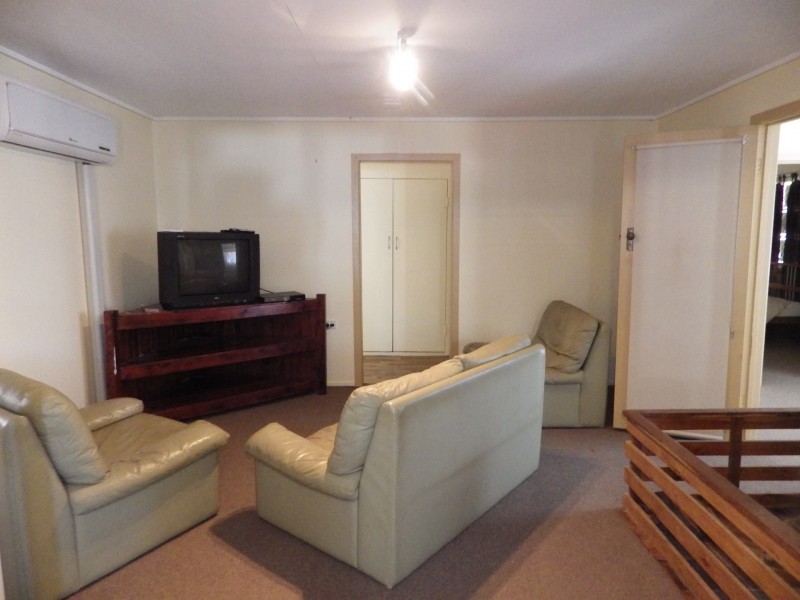 38 Ronald Street, Injune QLD 4454