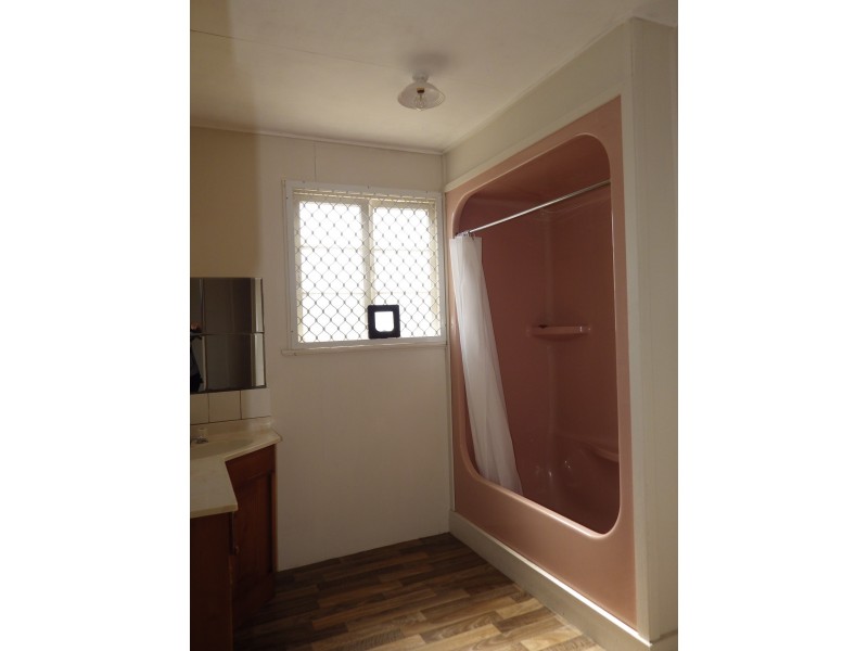 38 Ronald Street, Injune QLD 4454