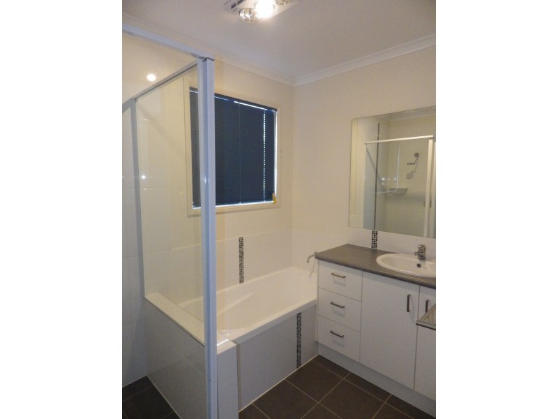 Unit 2/30 Saunders Street, Roma QLD 4455