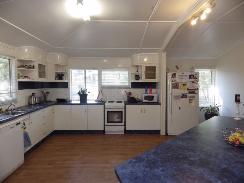 17 Arthur Street, Roma QLD 4455
