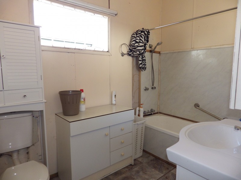 16 Annandale Street, Injune QLD 4454