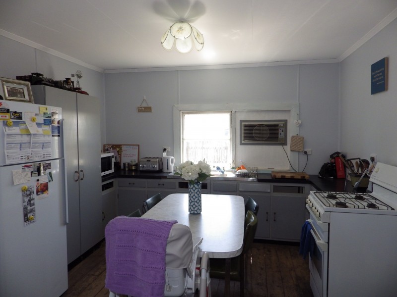 21 Ronald Street, Injune QLD 4454