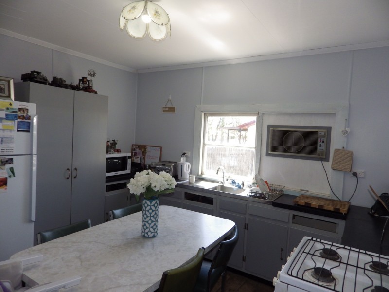 21 Ronald Street, Injune QLD 4454