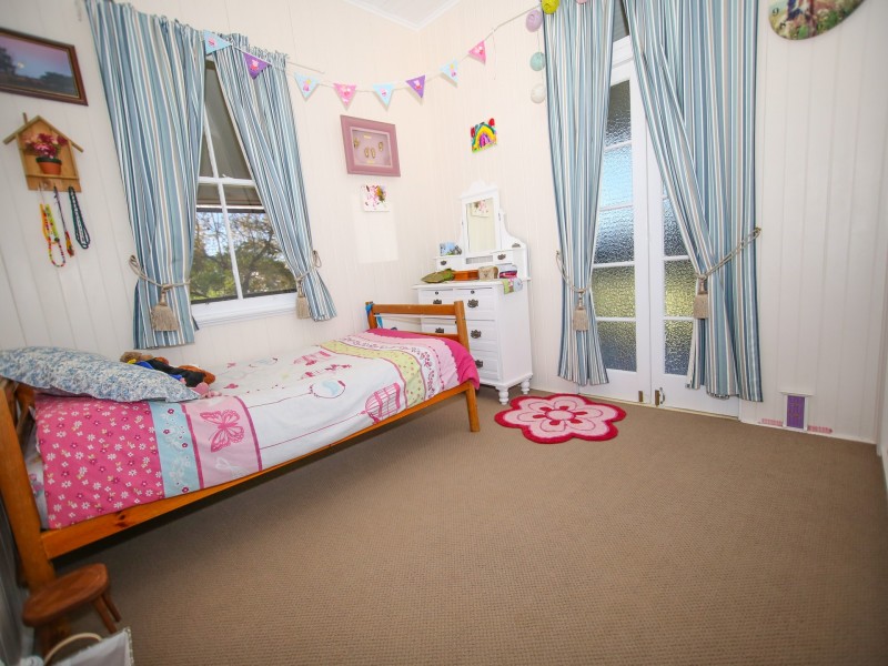 13 Downs Street, Roma QLD 4455