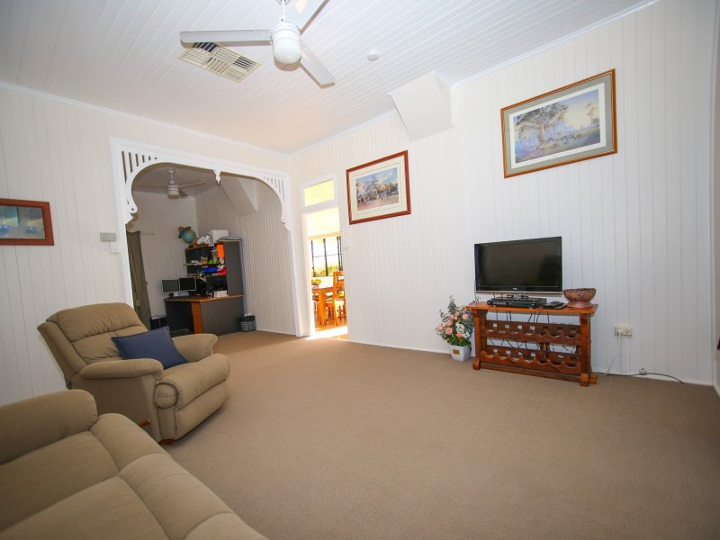 13 Downs Street, Roma QLD 4455