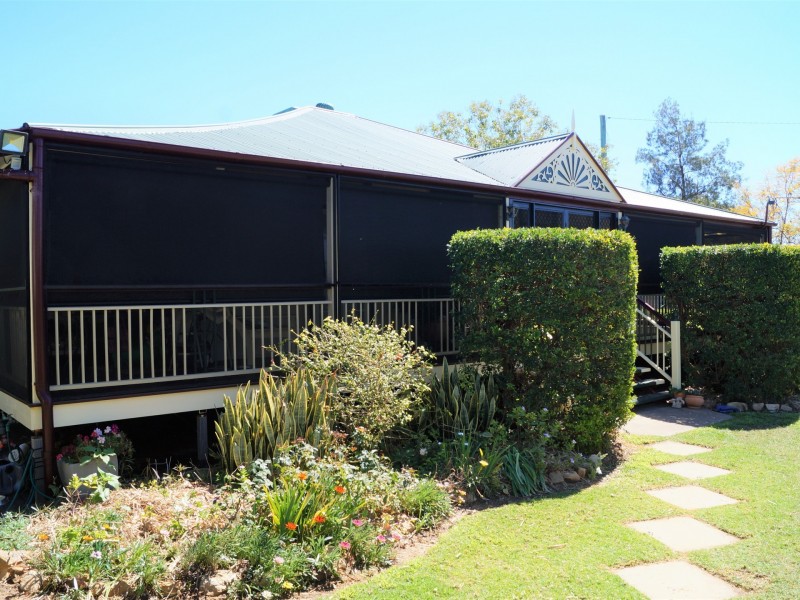 13 Downs Street, Roma QLD 4455