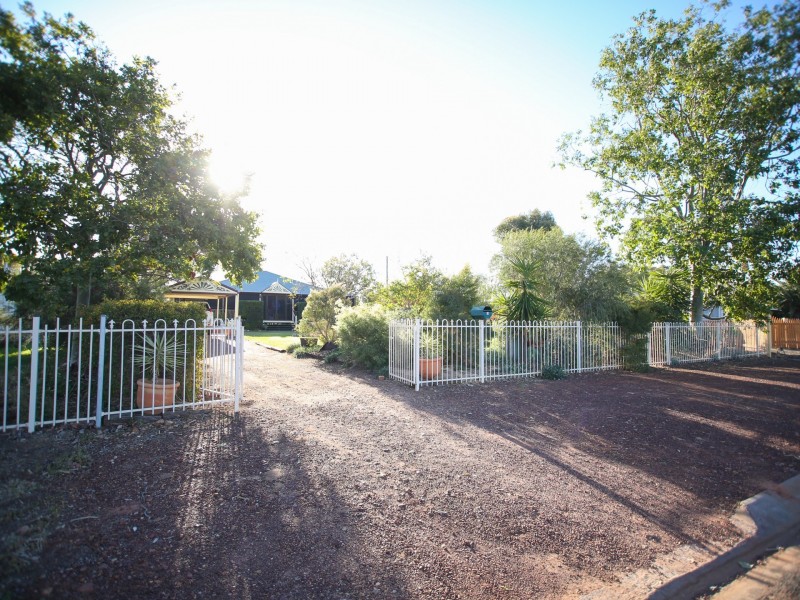 13 Downs Street, Roma QLD 4455