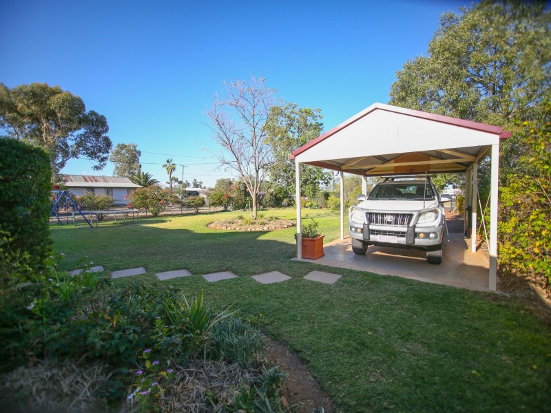 13 Downs Street, Roma QLD 4455