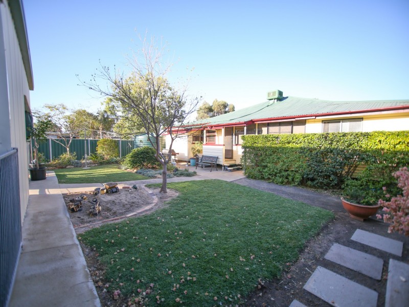 13 Downs Street, Roma QLD 4455