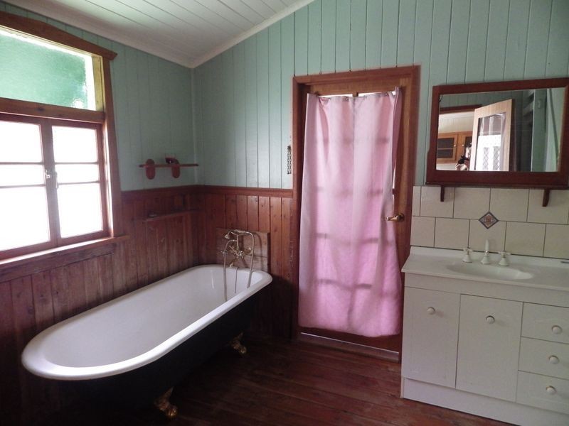 44 Clayton Road, Roma QLD 4455