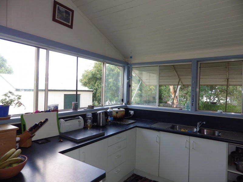 7 Edinburgh Street, Mitchell QLD 4465
