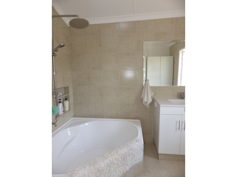 12 Mayne Street, Roma QLD 4455