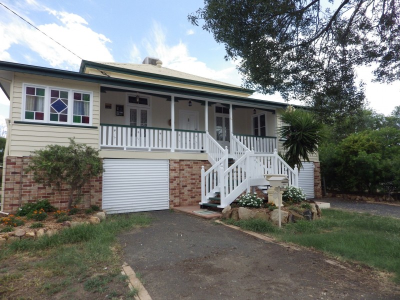 12 Mayne Street, Roma QLD 4455