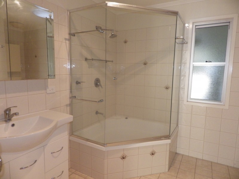 124 Currey Street, Roma QLD 4455