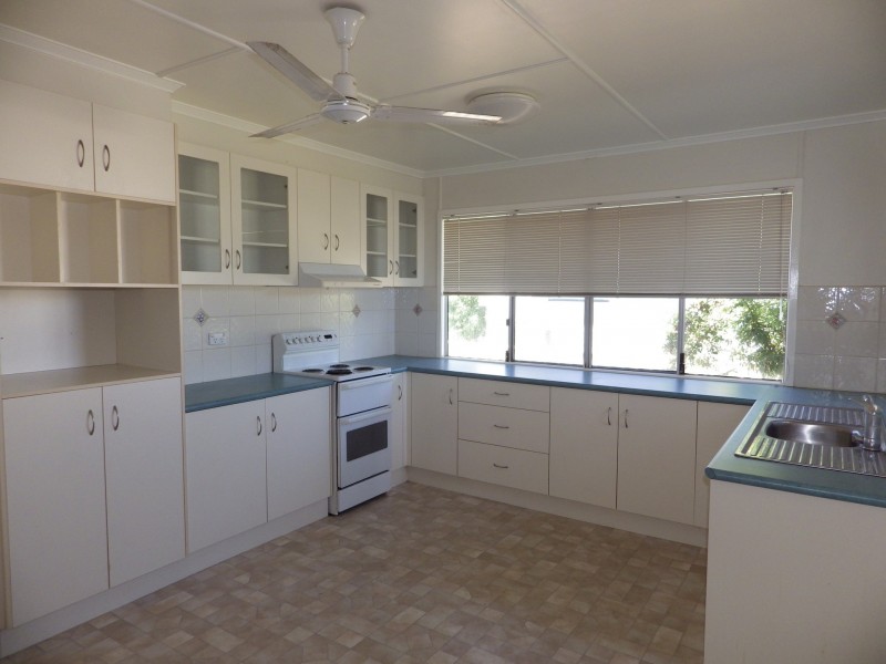 124 Currey Street, Roma QLD 4455