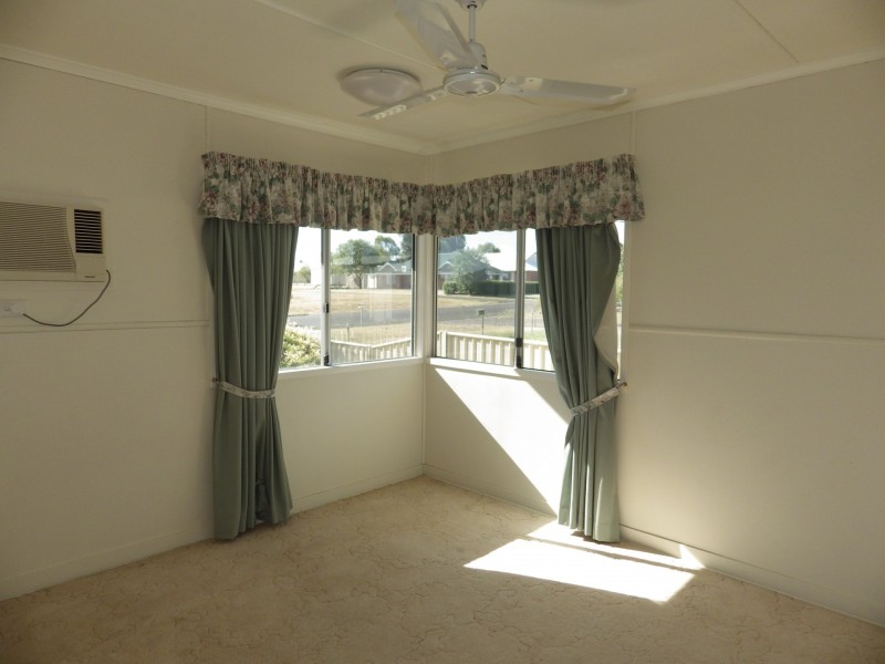 124 Currey Street, Roma QLD 4455