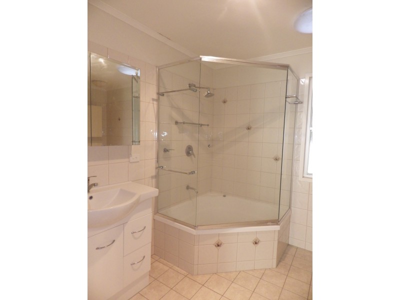 124 Currey Street, Roma QLD 4455