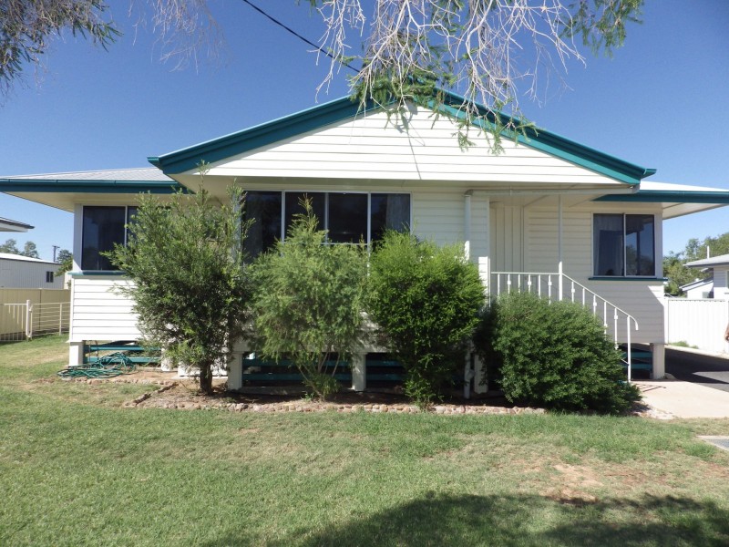 124 Currey Street, Roma QLD 4455