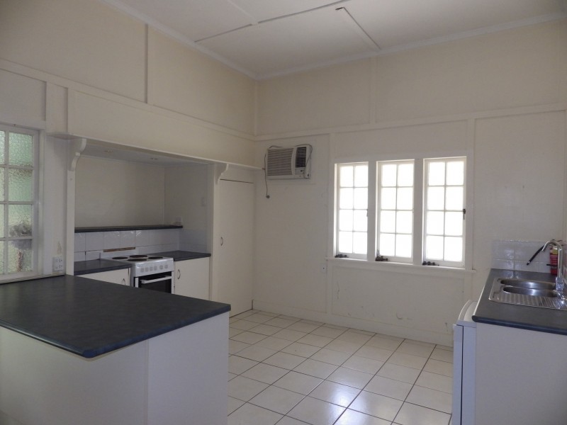 14 Arthur Street, Roma QLD 4455