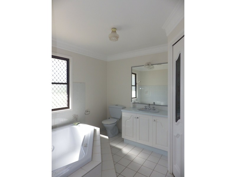 57-59 Northern Road, Roma QLD 4455