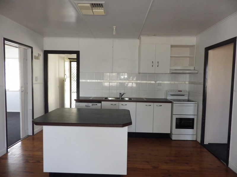 49 Raglan Street, Roma QLD 4455