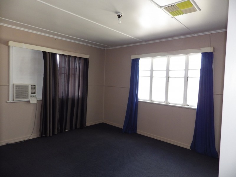 49 Raglan Street, Roma QLD 4455