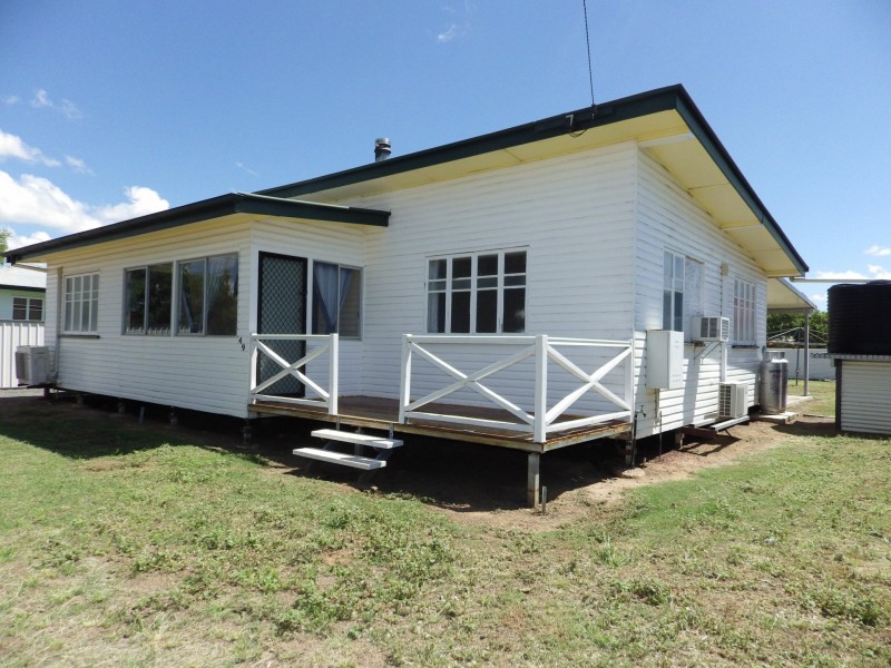 49 Raglan Street, Roma QLD 4455