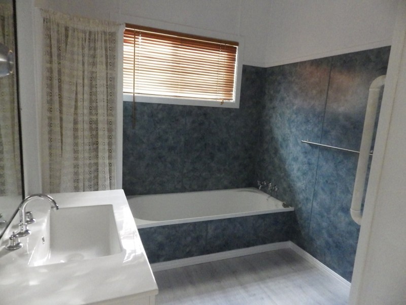 19 Timbury Street, Roma QLD 4455