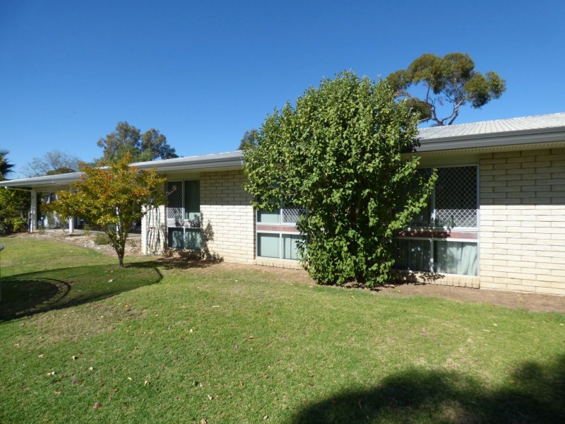 100 Bowen Street, Roma QLD 4455