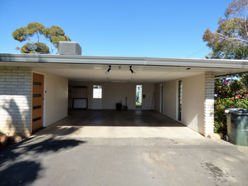 100 Bowen Street, Roma QLD 4455