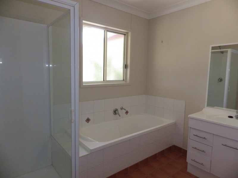 3 Bond Street, Roma QLD 4455