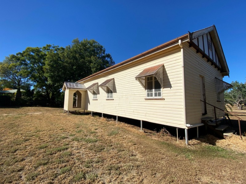 35 William Street, Surat QLD 4417