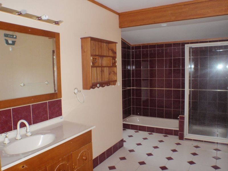 42 Clayton Road, Roma QLD 4455