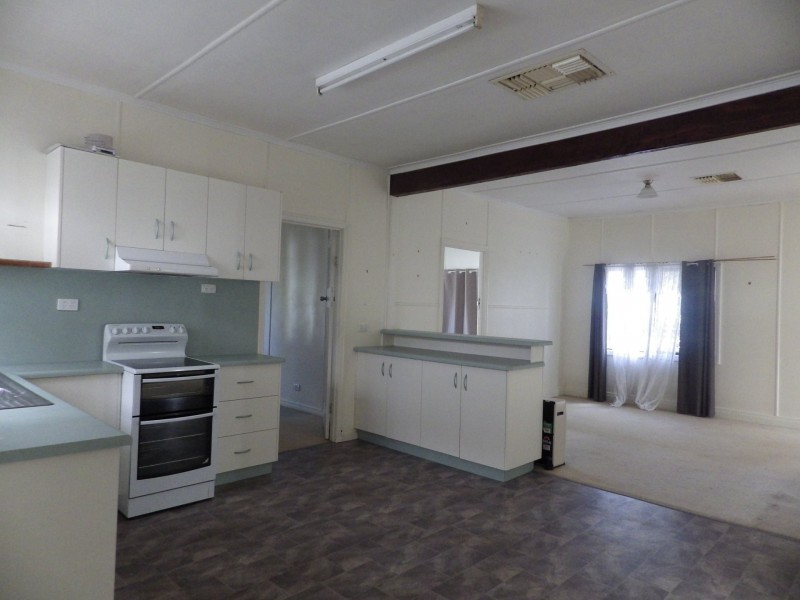 19 Timbury Street, Roma QLD 4455