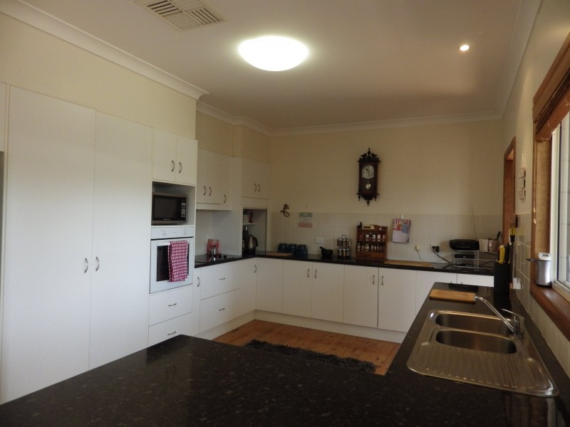 27 Karalee Court, Roma QLD 4455