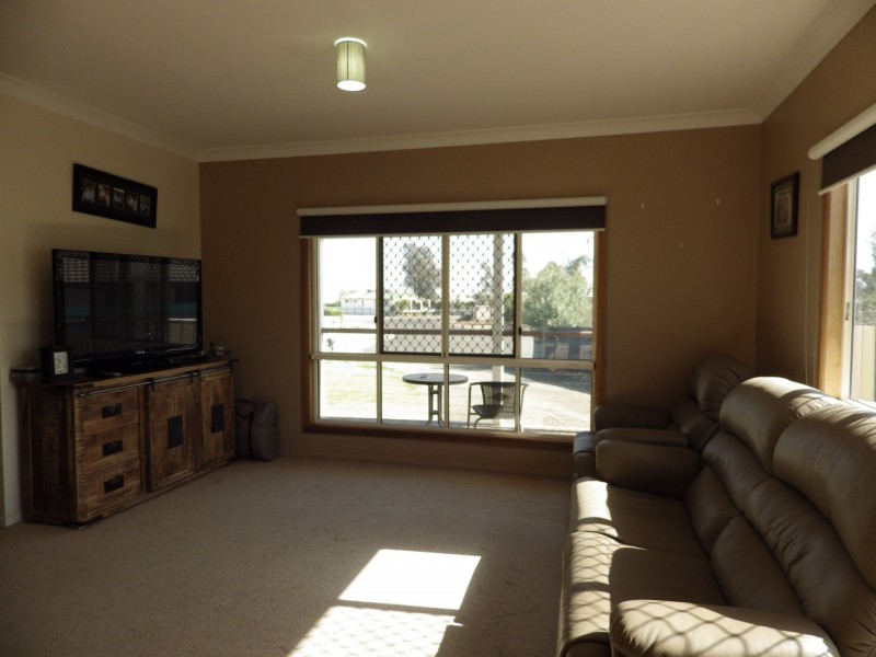 27 Karalee Court, Roma QLD 4455