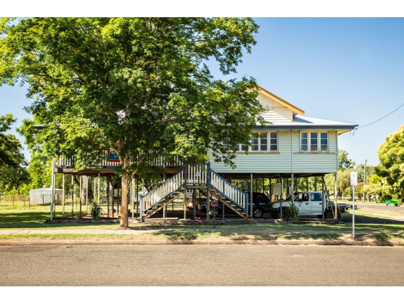 42 Burrowes Street, Surat QLD 4417