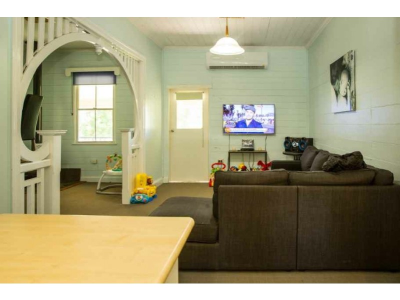 42 Burrowes Street, Surat QLD 4417