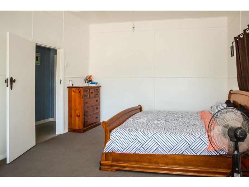 42 Burrowes Street, Surat QLD 4417